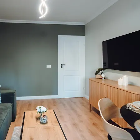 Апартаменти Old Town 1 Bedroom Metro Бухарест