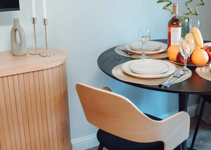 Old Town 1 Bedroom Metro Апартаменти Бухарест