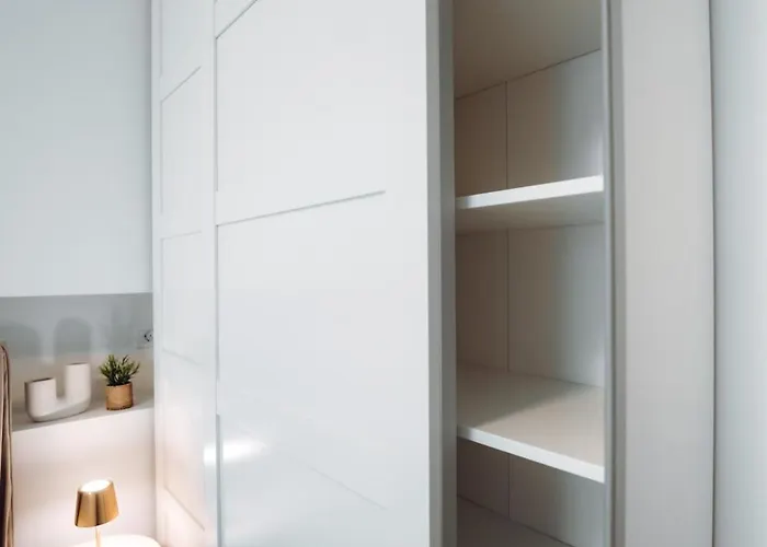 Old Town 1 Bedroom Metro * Бухарест